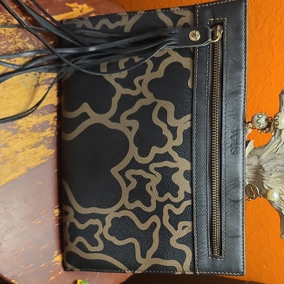 Tous Tan and Brown  Clutch with Zipper - Picture 4 of 6